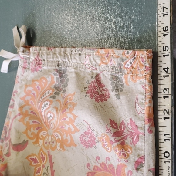 BANDOLONOBLU WOMEN'S  capris.‎ Y2K. Paisley print. Size 12,  4 pockets. - Picture 9 of 10